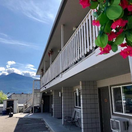 Canterbury Inn Invermere Dış mekan fotoğraf