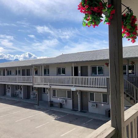 Canterbury Inn Invermere Dış mekan fotoğraf