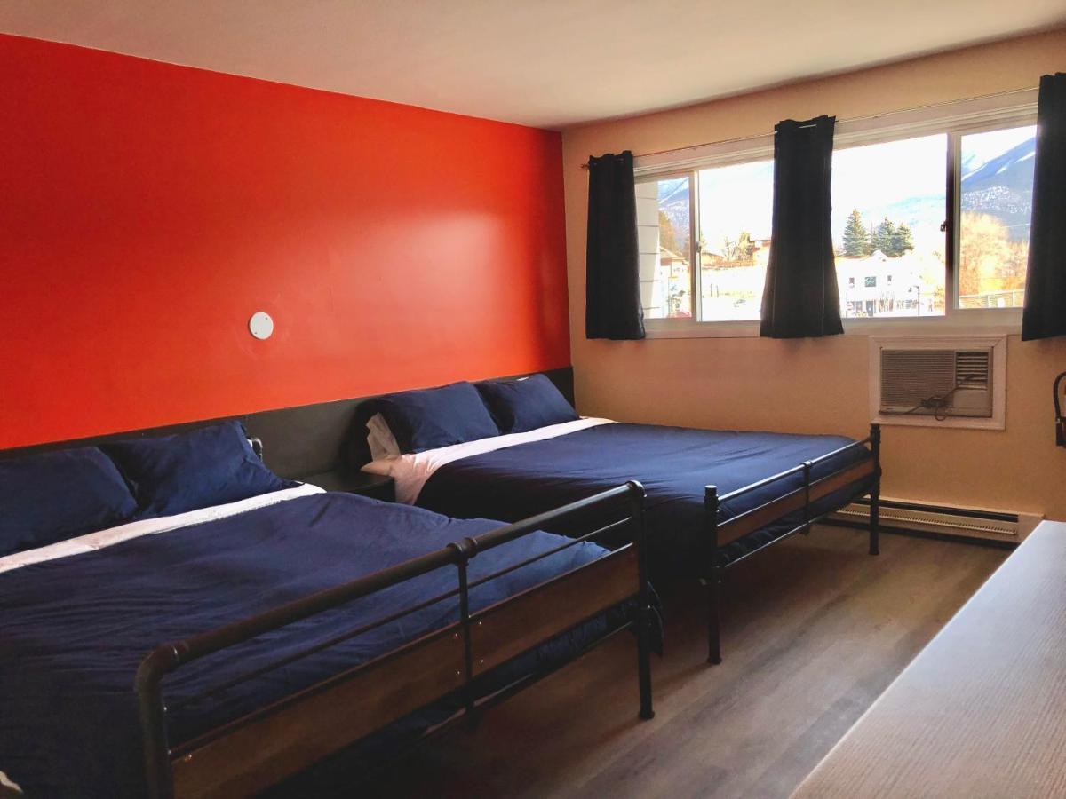 Canterbury Inn Invermere Dış mekan fotoğraf