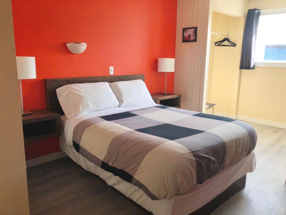 Canterbury Inn Invermere Dış mekan fotoğraf
