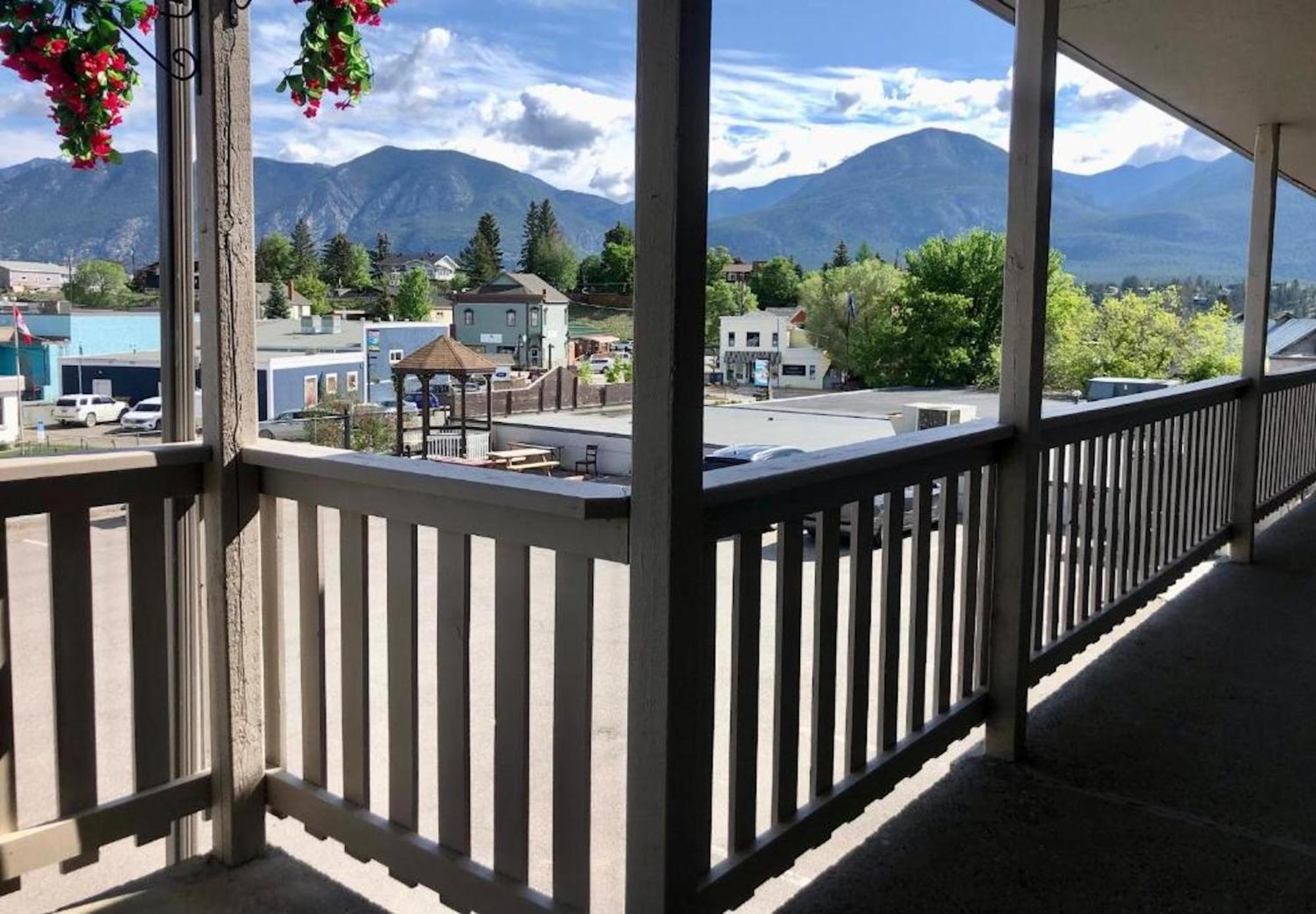 Canterbury Inn Invermere Dış mekan fotoğraf