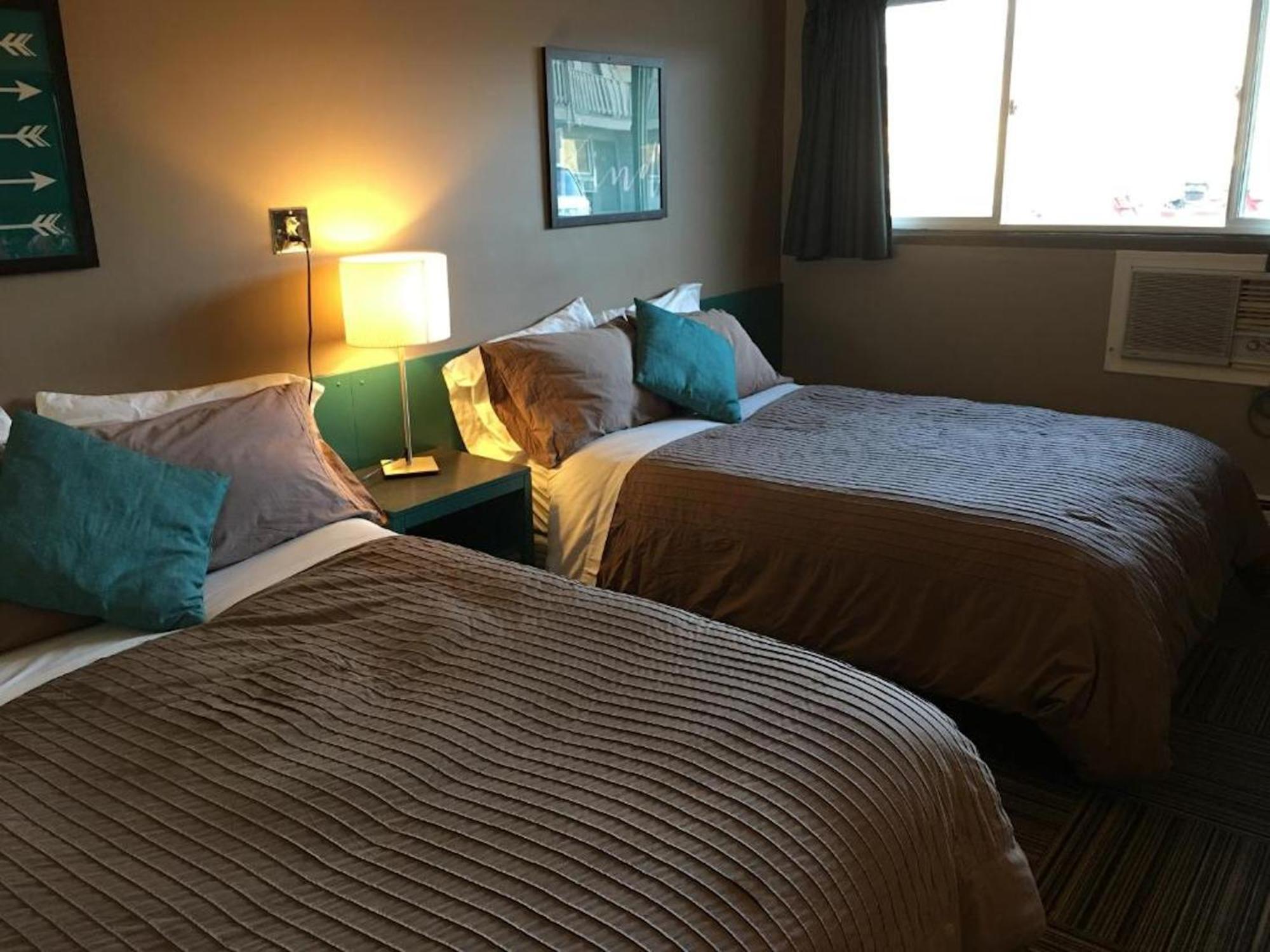 Canterbury Inn Invermere Dış mekan fotoğraf