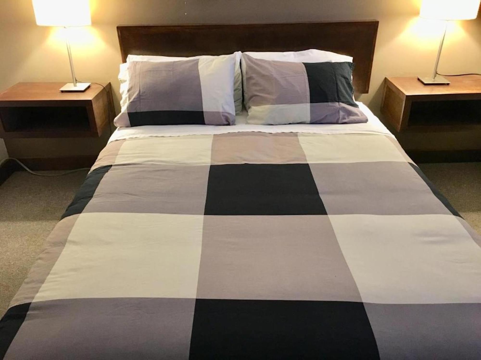 Canterbury Inn Invermere Dış mekan fotoğraf