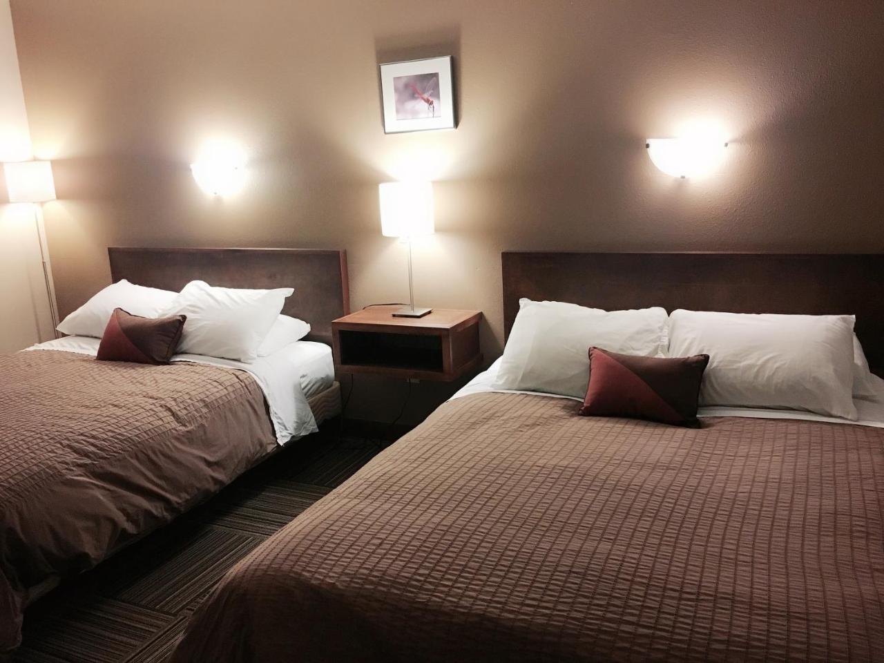 Canterbury Inn Invermere Dış mekan fotoğraf