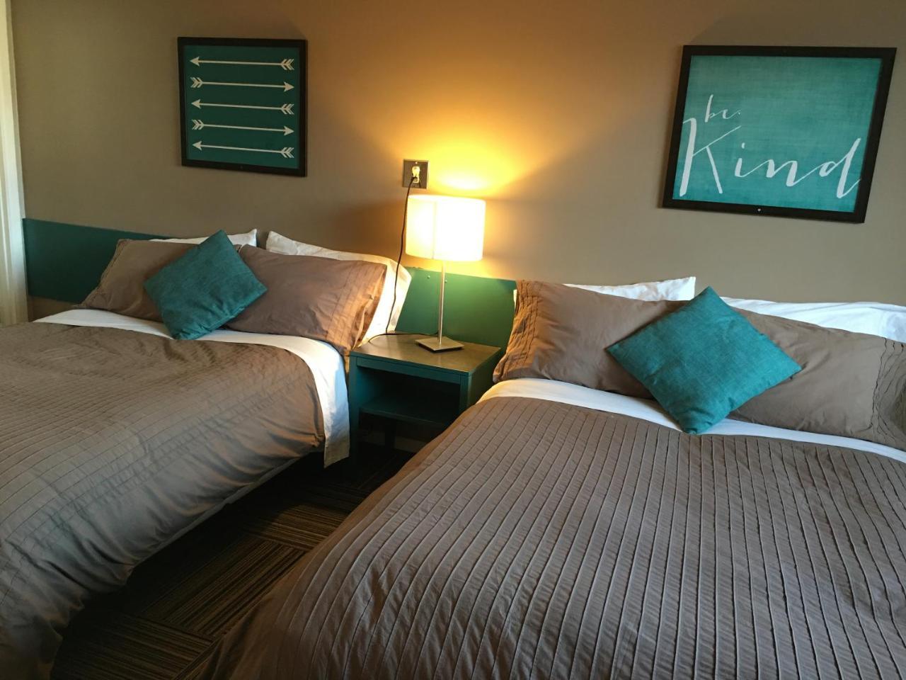 Canterbury Inn Invermere Dış mekan fotoğraf
